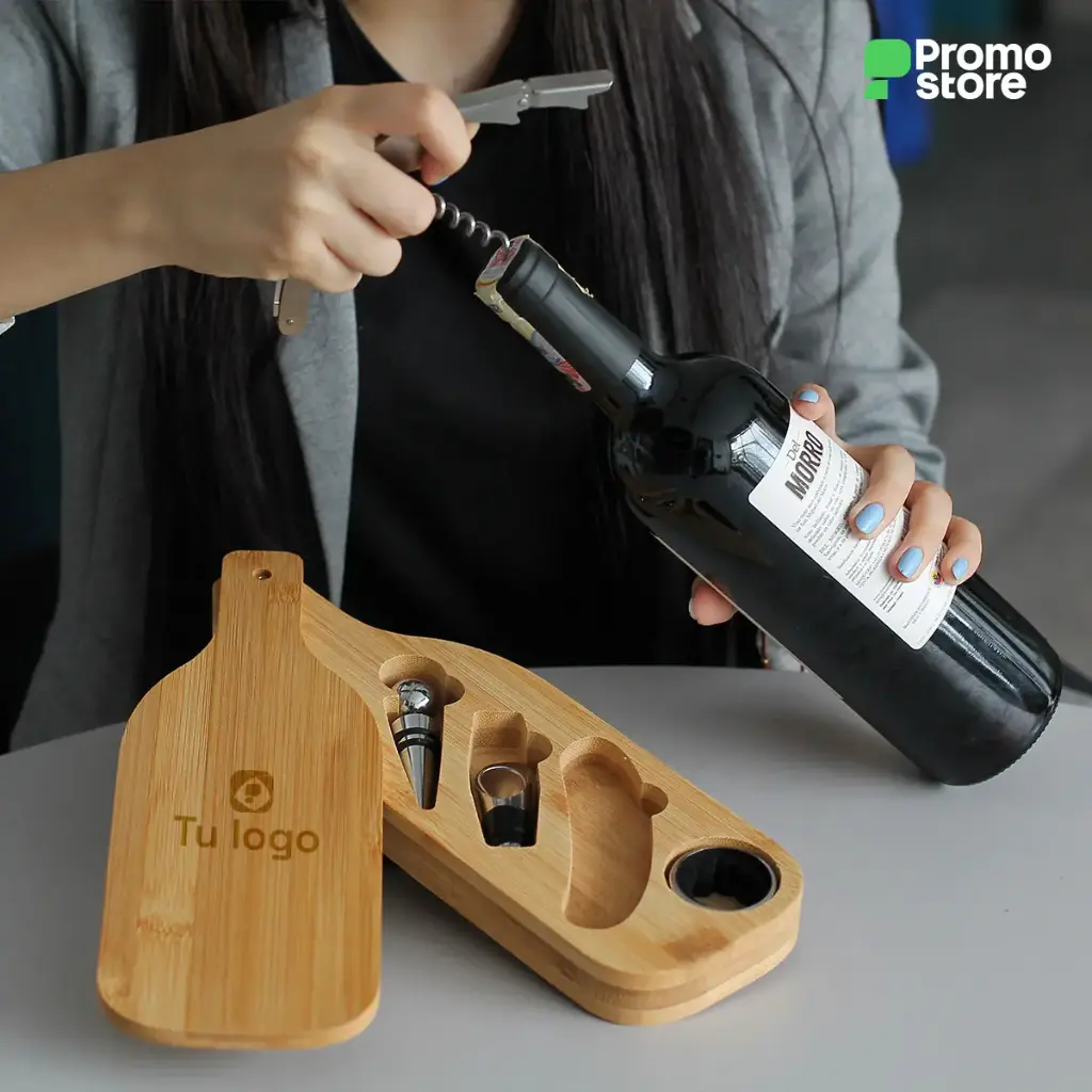 PT1795-Set-de-vino-bambu-foto.real-1 (2).webp