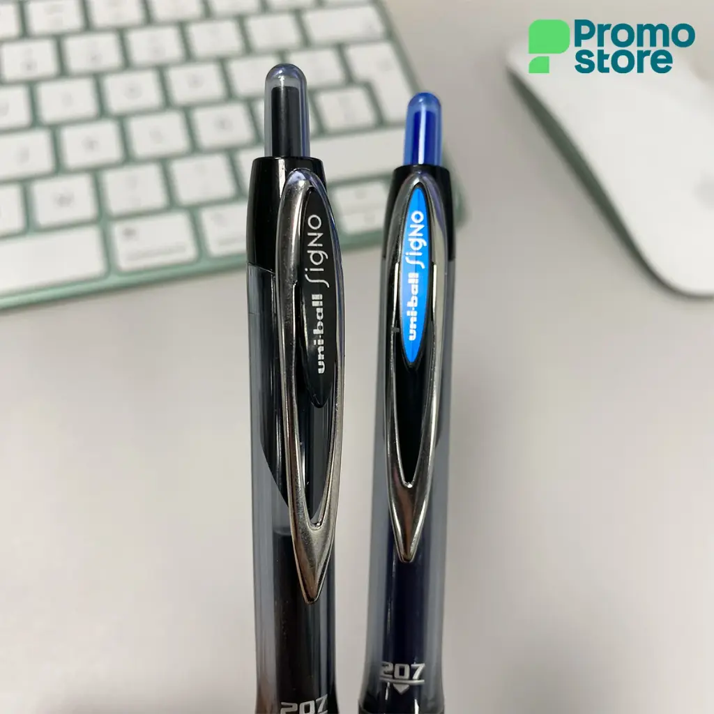 BLPL0044-boligrafo-Uniball-clear-azul-foto-real1.webp