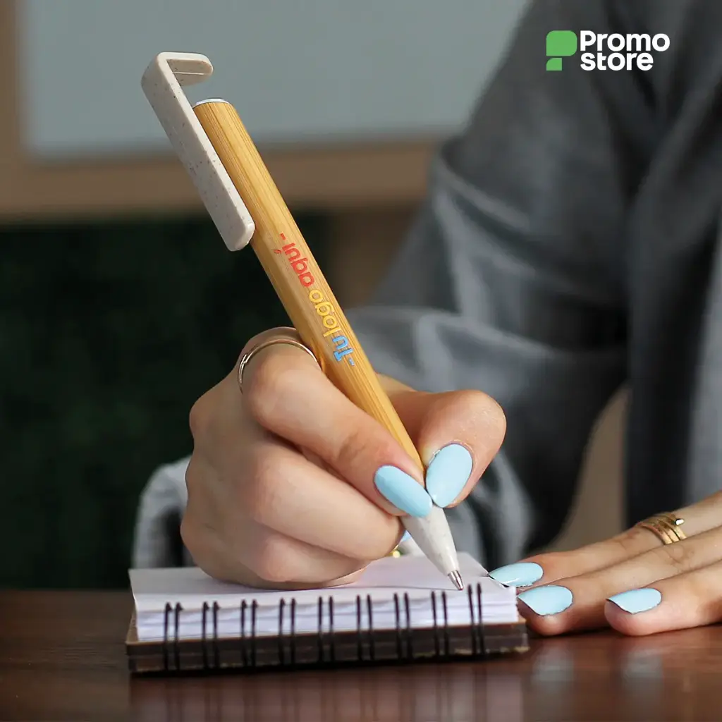 BLPL0027-Boligrafo-Bambu-portacelular-real-1 (2).webp