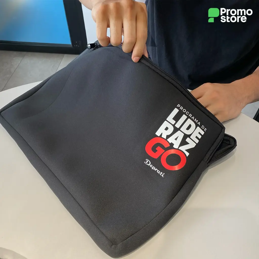 Forro-laptop-con-cierre-foto-real-1.webp