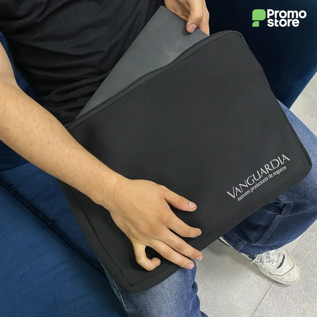 Forro-para-laptop-foto-real-3.webp