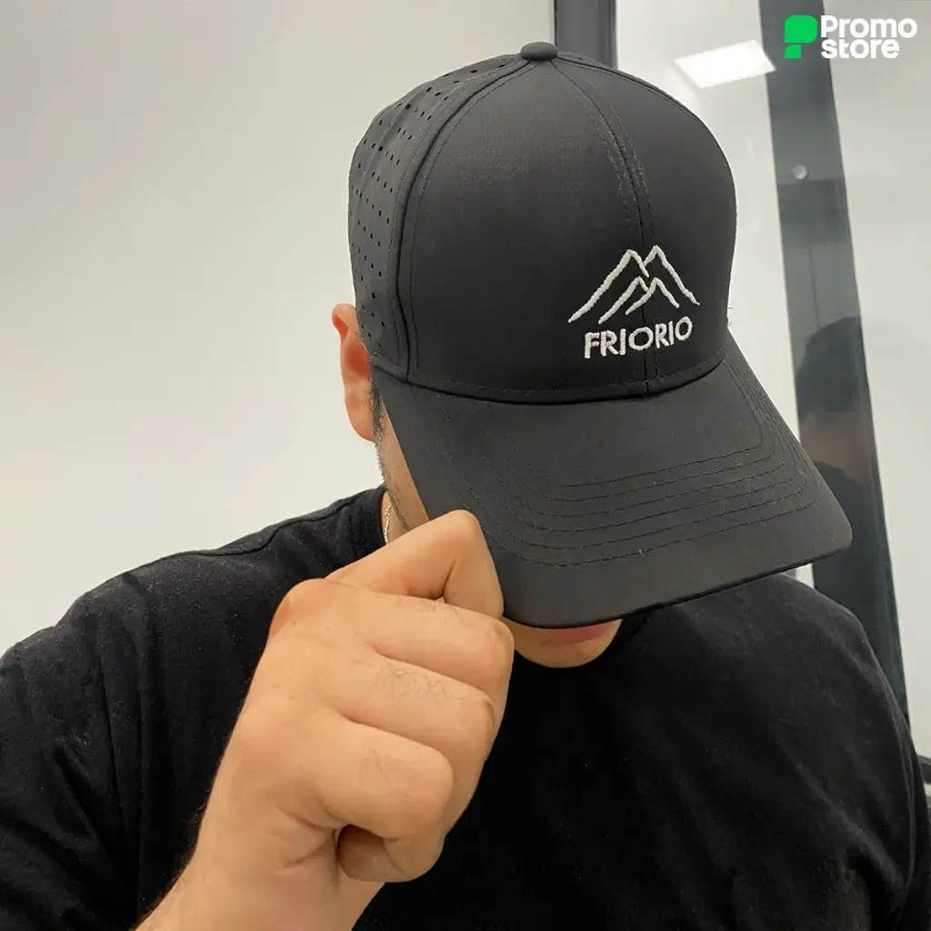 Gorra-golf-foto-real-2.webp
